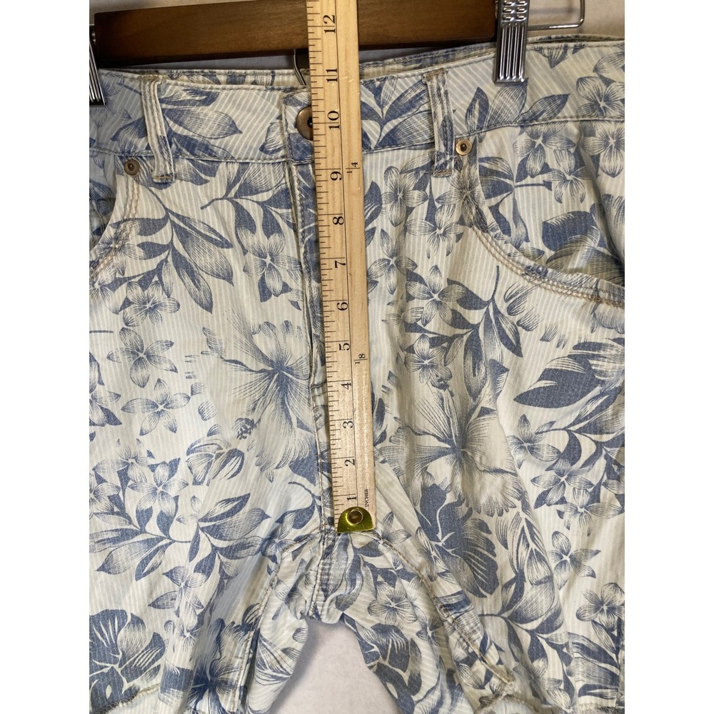 Tropical Coastal Faded Glory Womens 16 Blue White Floral Pinstripe Shorts - Picture 7 of 8